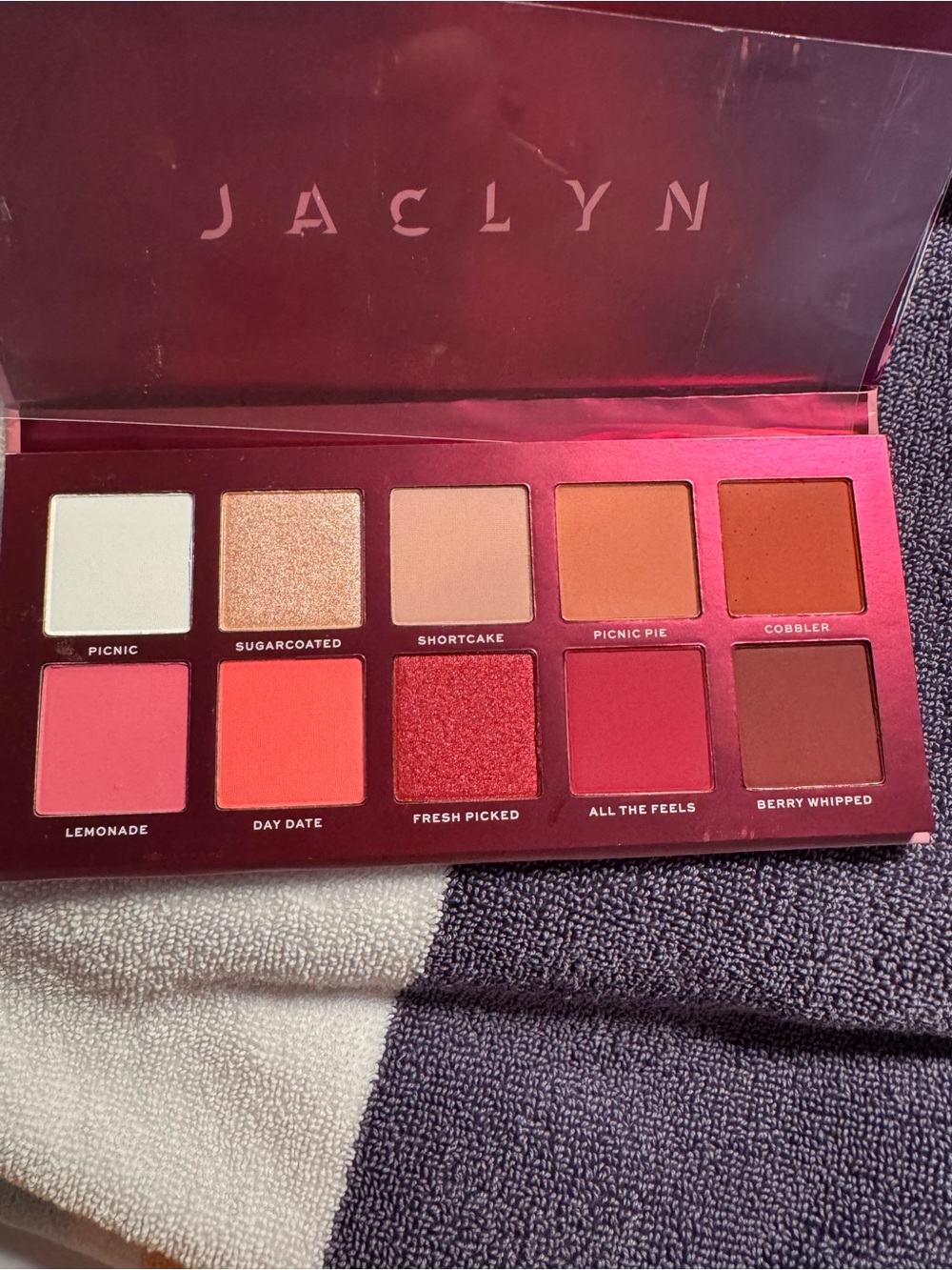 Neutral to Warm Pink-Red Eyeshadow Palette